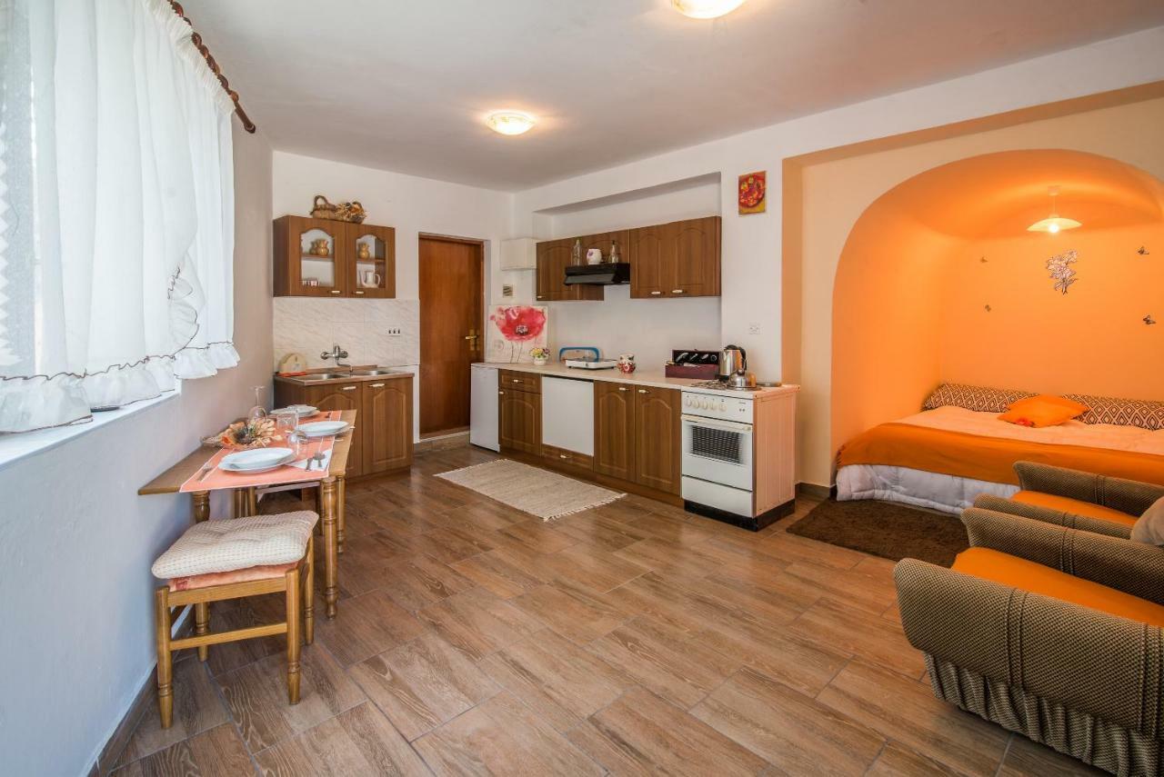 Apartmani Marija มาลินสกา ภายนอก รูปภาพ