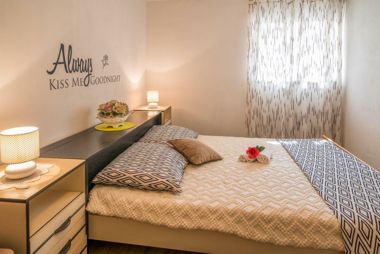 Apartmani Marija มาลินสกา ภายนอก รูปภาพ